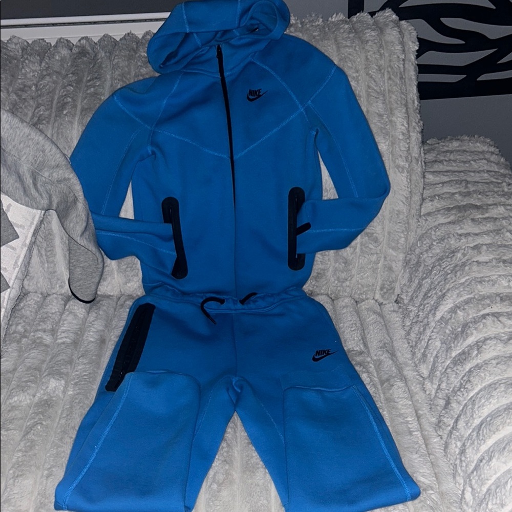 Nike tech Vibrant Blue Tracksuit with Black Details